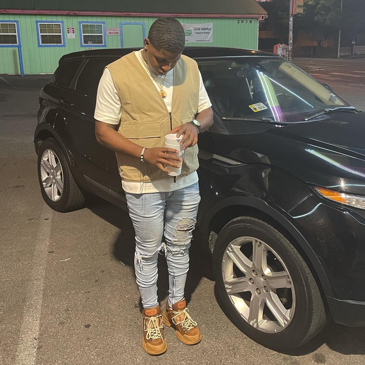 treezyhendrix's tweet image. more money more problems
prolly the realest statement