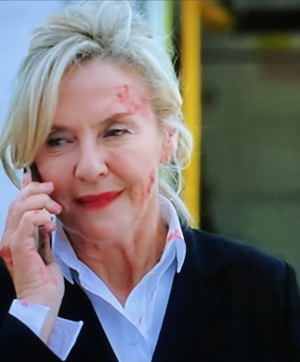 markezawomble's tweet photo. Hello
This is #SamRyan
Is that the #silentwitness make up team
I need you right now
I’ve smudged my lipstick i’ve even got it on my collar #SilentWitness25
#AmandaBurton
@EmiliaFox https://t.co/vPJC5YgYb2