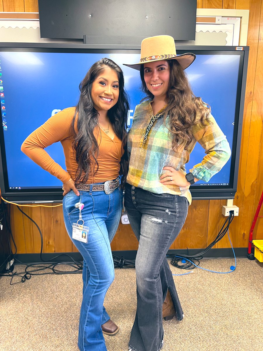 missmendoza_'s tweet photo. V is for Vaquero🤠👢 yeehaw! #ABCCountdownToLastDayOfSchool #PreK #DayTwentyTwo #Fun #Creativity #WhateverItTakes @CFISDHolmsley https://t.co/rsyeGyjnre