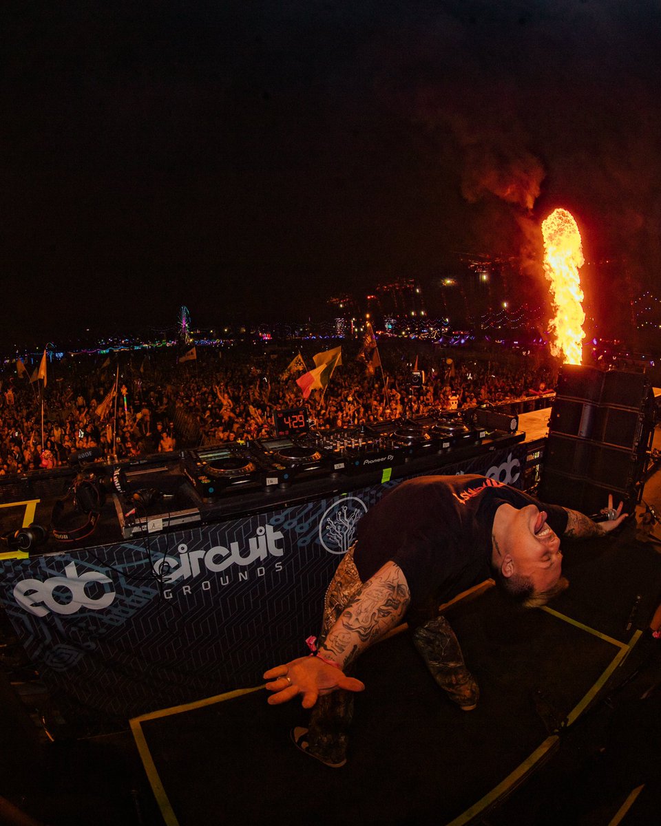 KayzoMusic's tweet photo. EDC THAT WAS MY FAVORITE ONE YET. 

THANK YOU THANK YOU THANK YOU https://t.co/pOCGqEyczg