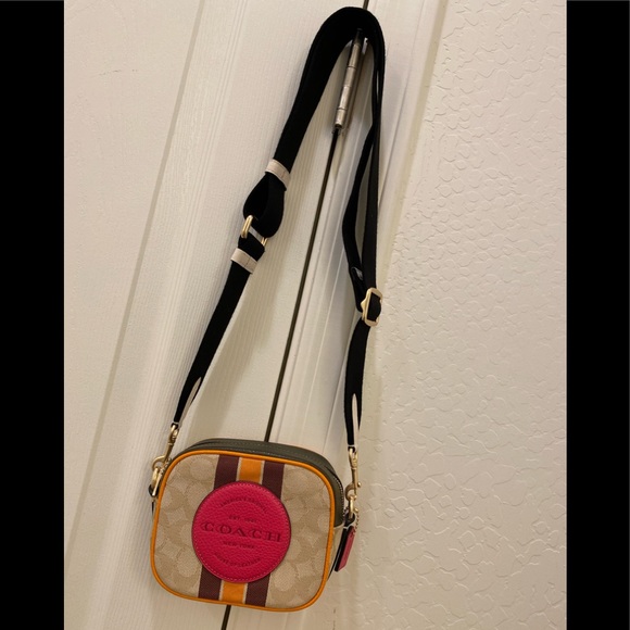 kimboC21's tweet photo. So good I had to share! Check out all the items I'm loving on @Poshmarkapp #poshmark #fashion #style #shopmycloset #coach #catjack #monteau: https://t.co/1dWComKknm https://t.co/XuQkoMnSwc