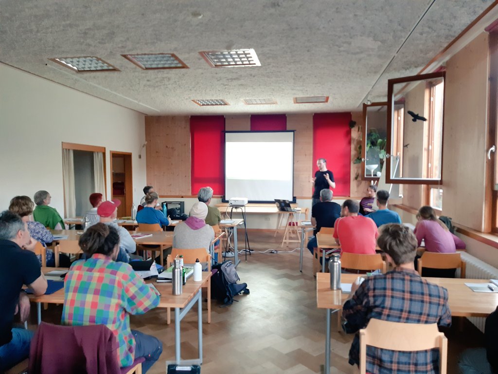 Agroforst_DeFAF's tweet photo. Es geht los: die #AgroforstAkademie startet mit dem ersten Seminar in Niederkaufungen! Zwei Tage volles Programm zum Warum und Wie der #Agroforstwirtschaft! Weitere Infos unter https://t.co/0jbn15wh3d! https://t.co/w09ZzkSx52