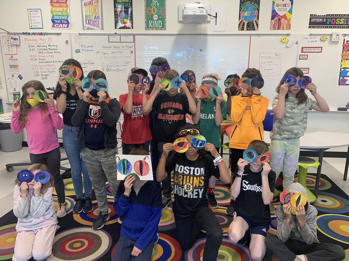 We’ve got our “eye” on summer break! Thanks to Ms Carr for a fun art activity. 2 more weeks with 4KR…#UpAtLincoln #OakPark97 #WeAreD97 <a href="/OakPark97/">Oak Park District 97</a> <a href="/UpAtLincolnOP/">Lincoln Elementary D97</a>