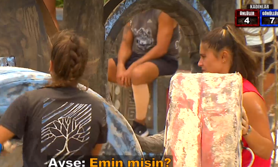 SurvivorDiyal0g's tweet photo. Ayşe yardım etmek istedi Nisa istemedi

#SurvivorAllStar2022 #survivor2022allstar #SurvivorAllStar https://t.co/6a0uBpzNqT