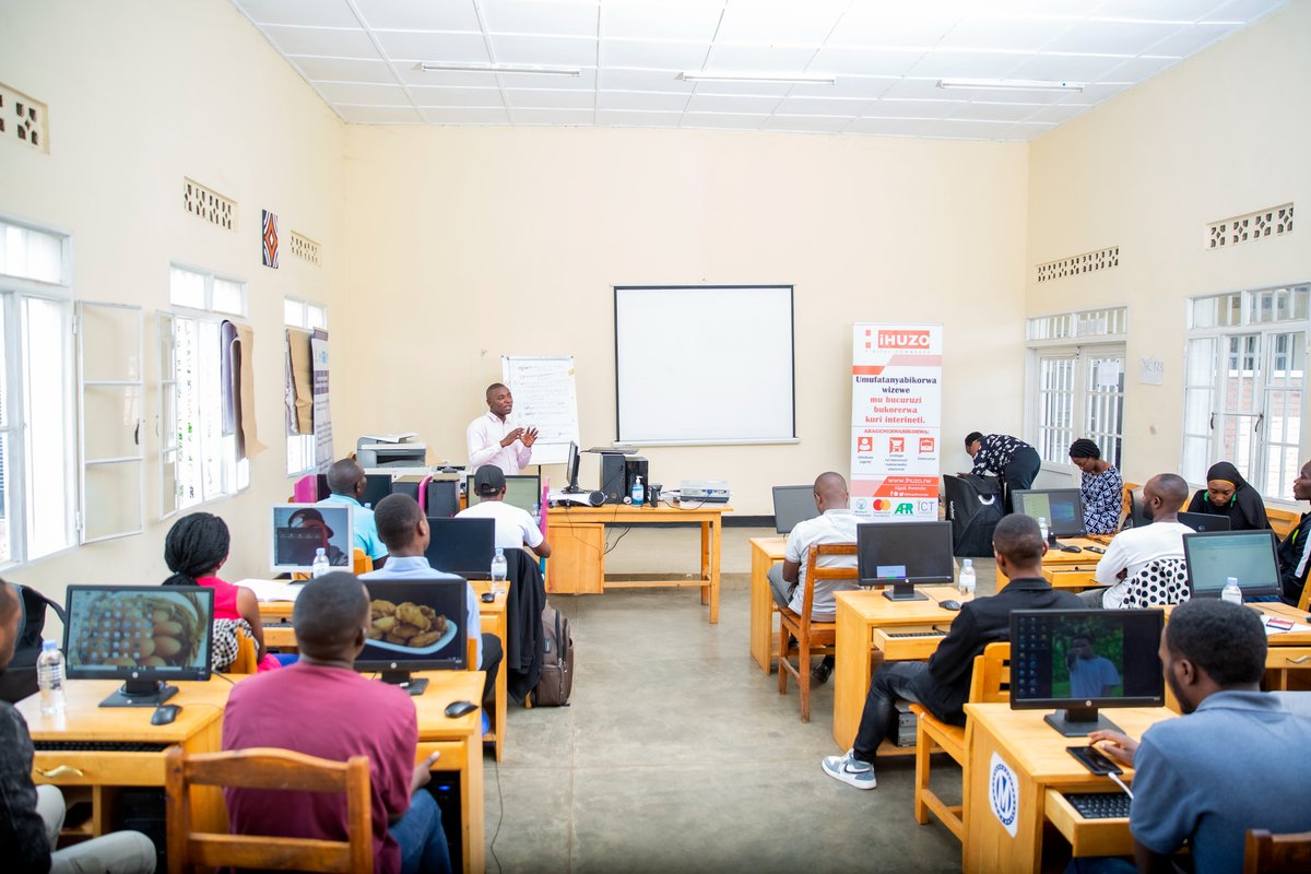 Olado_RW's tweet photo. Last week, OLADO's Team members in partnership with IHUZO project trained digital services agents in #Rubavu District about how they can use digital services to increase their revenues. @TadhimU @iHuzoRwanda @AFRwanda @rwictchamber #iHuzo #digitalservicecenter @RubavuDistrict https://t.co/7EBqpe9Vh4