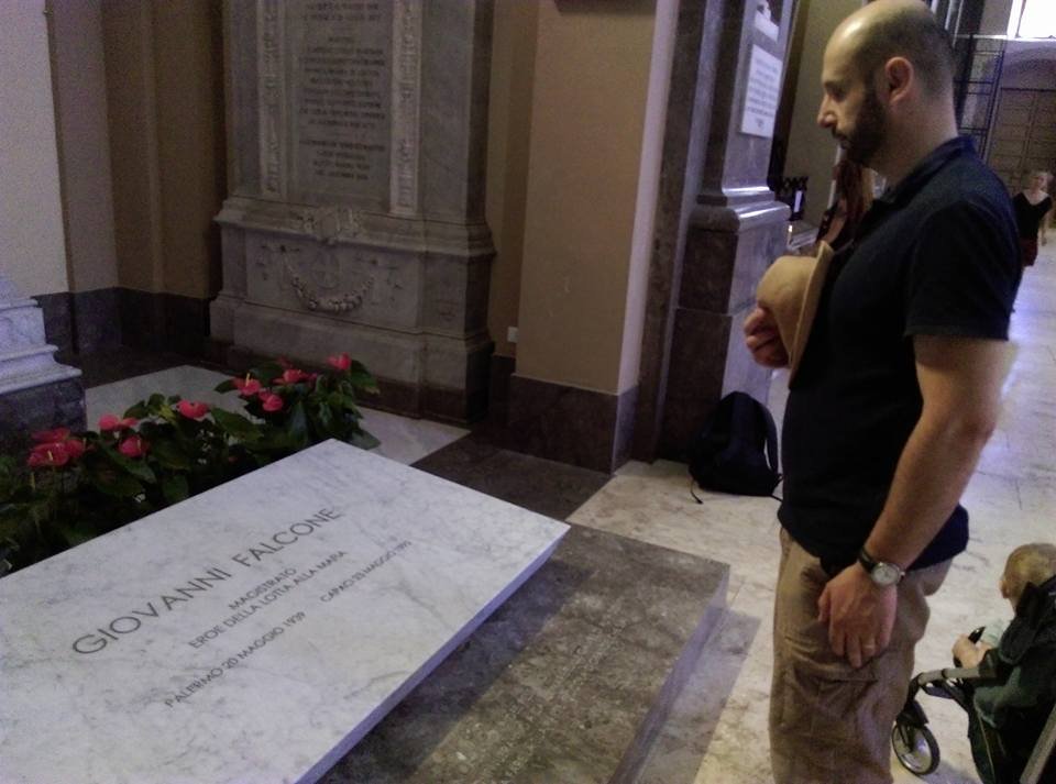 jbohigasm's tweet photo. "L'importante non è stabilire se uno ha paura o meno, è saper convivere con la propria paura e non farsi condizionare dalla stessa. Ecco, il coraggio è questo, altrimenti non è più coraggio, è incoscienza."

Avui, 30 anys de l'assassinat del jutge G. Falcone. 
#Palerm #mafia https://t.co/hRGaI8t3TM
