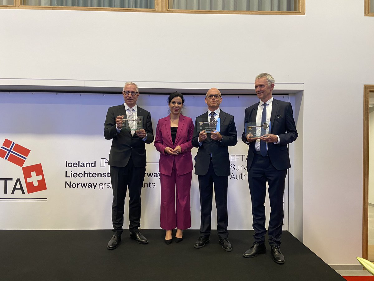 EFTA Surveillance Authority - ESA (@eftasurv) on Twitter photo The official keys to #EFTAhouse was handed over by <a href="/DominiqueHasler/">Dominique Hasler</a> to ESA President Arne Røksund, <a href="/EFTAsecretariat/">EFTA Secretariat</a> SG Henri Getaz and <a href="/EEANorwayGrants/">EEA and Norway Grants</a> Head Henning Stirø The official keys to #EFTAhouse was handed over by <a href="/DominiqueHasler/">Dominique Hasler</a> to ESA President Arne Røksund, <a href="/EFTAsecretariat/">EFTA Secretariat</a> SG Henri Getaz and <a href="/EEANorwayGrants/">EEA and Norway Grants</a> Head Henning Stirø