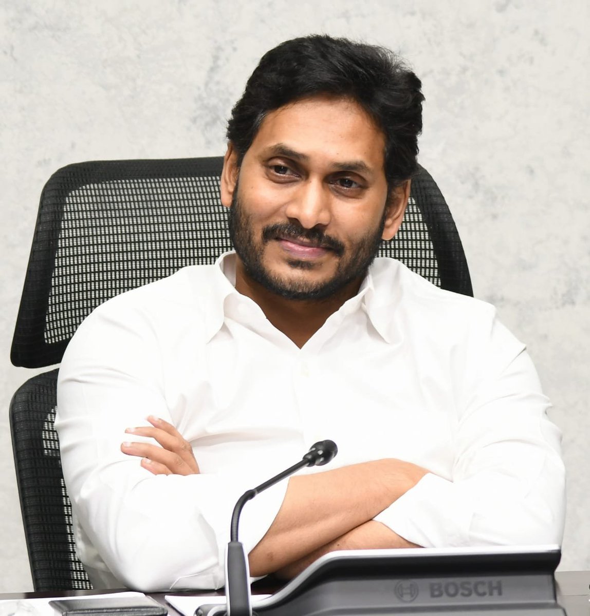 LensMediatamil's tweet photo. You are Stand With Whom?

Like - #Jagan 

Retweet - #jrNTR𓃵 

#JaganShouldApologizeJrNTR #JaganMohanReddy #TheGrayMan https://t.co/uLSdQwFAW0