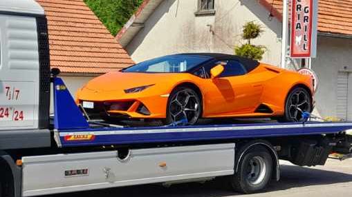 Mediavenir's tweet photo. 🇫🇷 Un bénéficiaire du RSA roulait en Lamborghini dans le Haut-Doubs. Il a été interpellé par les gendarmes
https://t.co/nEROqxxE33 https://t.co/dnUWy8SEF1