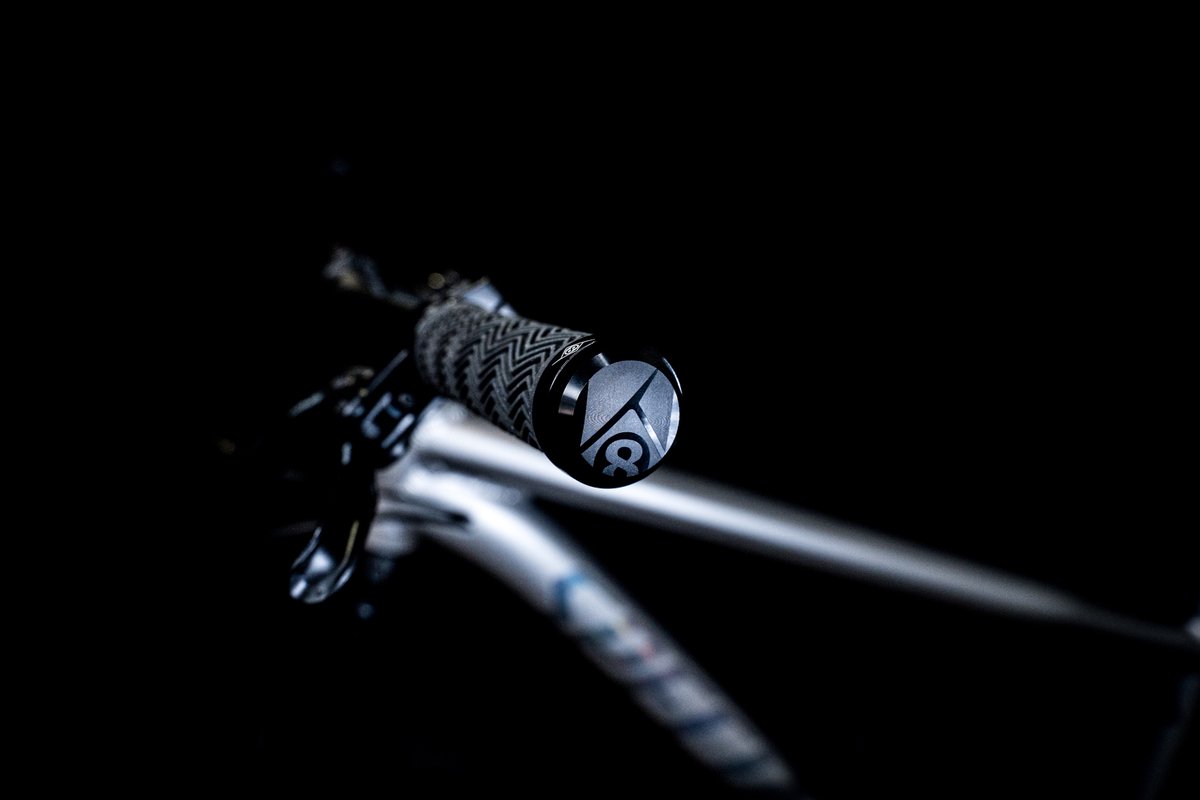 Origin8Cycling's tweet photo. Don’t get left behind, plug the tire and pedal on! 
Introducing our Bar End Tubeless Tire Repair Kits! Available for MTB or Road bars, with or without additional matching end cap. The kit includes installation tool and 5 tubeless repair plugs. https://t.co/4luYOqeS1S