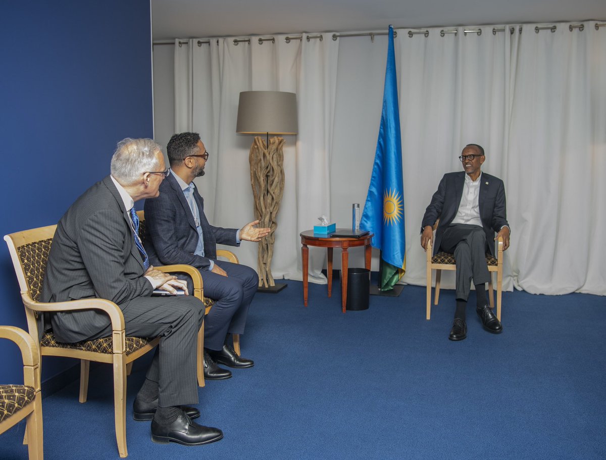 UrugwiroVillage's tweet photo. President Kagame meets with Francis deSouza, the CEO of Illumina on the sidelines of the World Economic Forum Annual Meeting. #wef22 https://t.co/L074hjC5C9