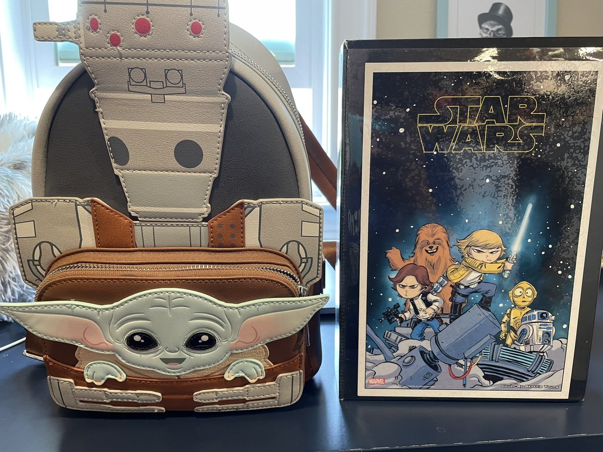 Sopchockchai's tweet photo. Just realized my comic book carrying case doesnโt fit in my Loungefly mini backpacksโฆ #conproblems #loungefly #ig11 #grogu #thechild #starwarscomics #starwarscelebration #swca #starwars #starwarsbackpacks #starwarscomics https://t.co/tWGmrfRTrT
