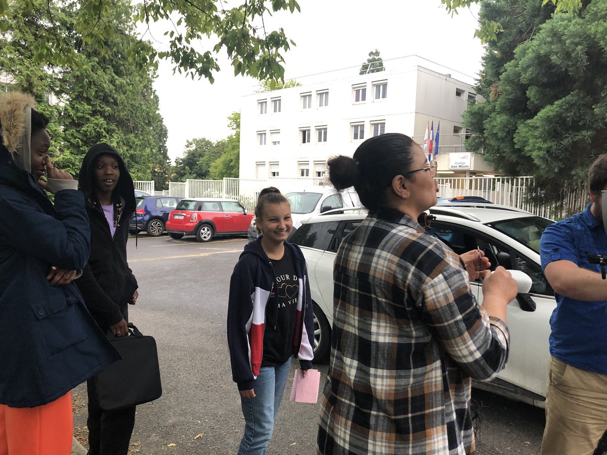 les_clg's tweet photo. #tournage de la 🎥 vidéo pour le #challenge eco-mobilité par les #écodélégués 🎬 merci #studiomedia @valdoise @fbouteloup1 @edd_versailles @AntoineQuinio https://t.co/lJFupZqcLP