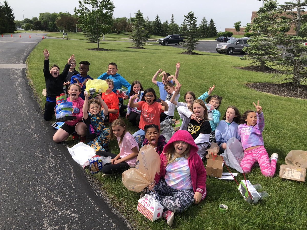 mrslinderwell's tweet photo. Grade 4 Eggdrop! #BHESJumpIn https://t.co/NcNrj581Uz