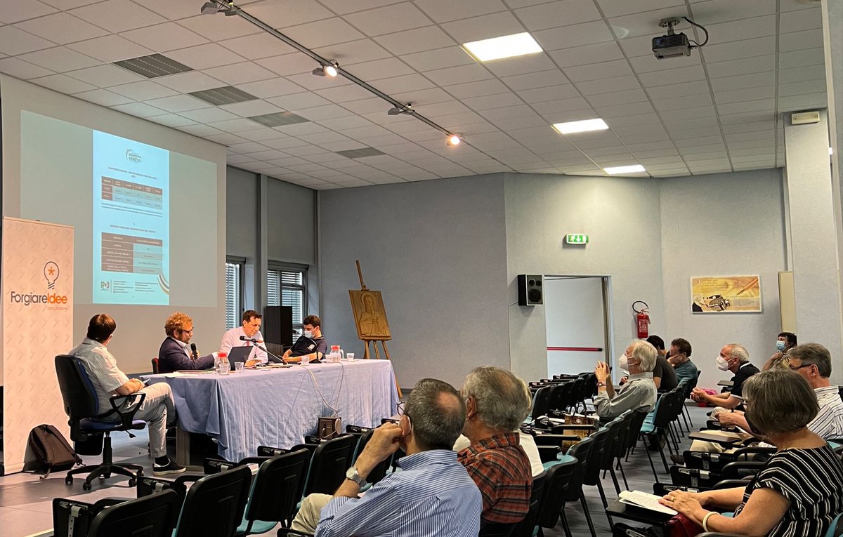 GiacomoPossamai's tweet photo. Ospite di #ForgiareIdee con Antonio Mumolo, don Enrico Pajarin e Maria Teresa Padovan. Per parlare di una legge di civiltà già approvata in Emilia Romagna e che vogliamo presto anche in Veneto: la legge per dare il medico di base anche ai senza fissa dimora. https://t.co/C4qVaYONu0
