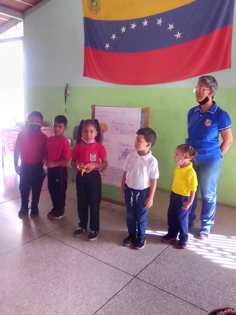 ceicerecitac17's tweet photo. 📌 HOY LUNES DE ACTIVIDAD CÍVICA, SE RESALTAN NUESTROS SÍMBOLOS NATURALES CON POESÍAS DE NUESTROS NIÑOS Y NIÑAS @MPPEDUCACION @educinicialmppe @_LaAvanzadora @ViceIP @NicolasMaduro @zonaedusucre https://t.co/ywOlxtOuqJ