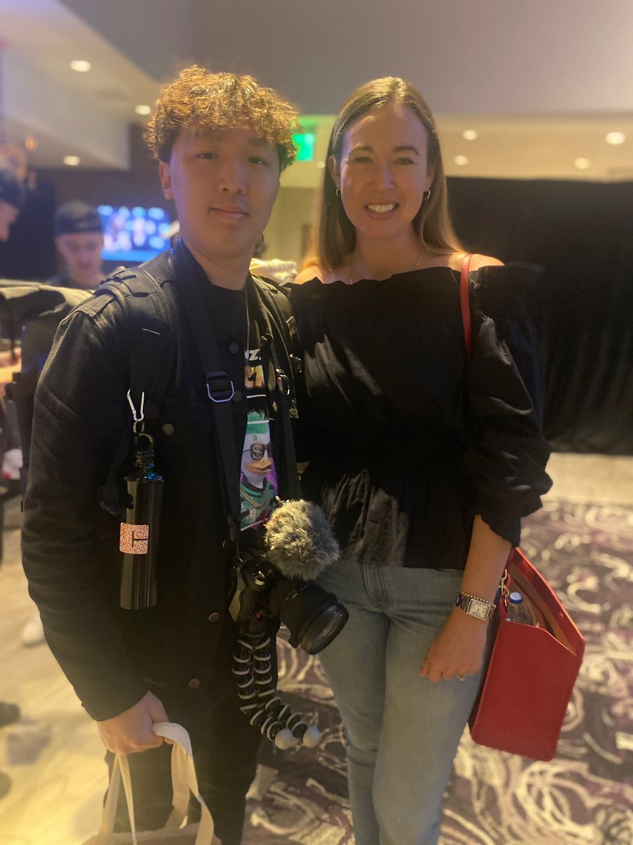 Meeting amazing people <a href="/avery_akkineni/">Avery</a> at an amazing event <a href="/veecon/">VeeCon</a> 🙌 #NFT