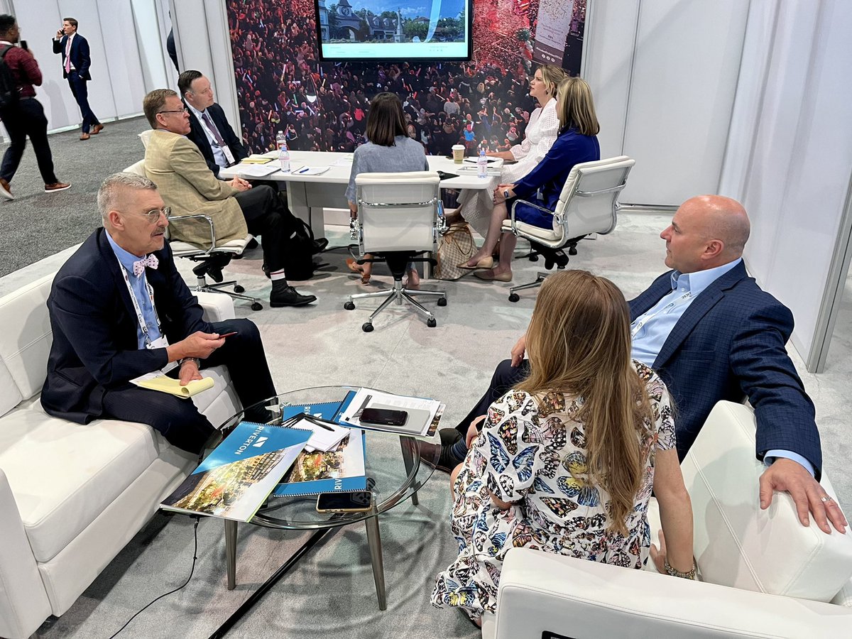 ThisIsRiverton's tweet image. @NAPatl’s Kevin Polston shares the latest updates and progress on Riverton with one of our favs, @AlUrbanski, of @ChainStoreAge at #ICSCRECon