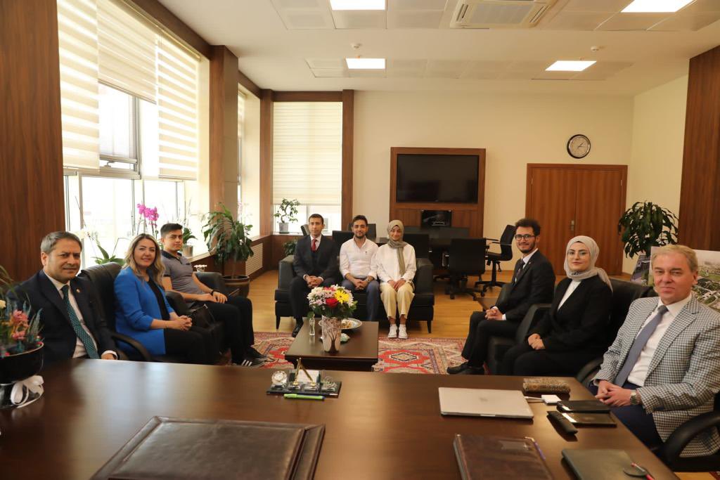 Kütahya Sağlık Bilimleri Üniversitesi <a href="/ksbu_kurumsal/">Kütahya Sağlık Bilimleri Üniversitesi</a> Rektörümüz ve 24-26 Dönem Kütahya Milletvekilimiz Vural Kavuncu Bey’i ziyaret ederek özlem giderdik. Müstesna gayretleri ve vizyonuyla tanıdığımız Sn Rektörümüz Vural Kavuncu Bey ve ekibini tebrik ediyor başarılar diliyoruz…