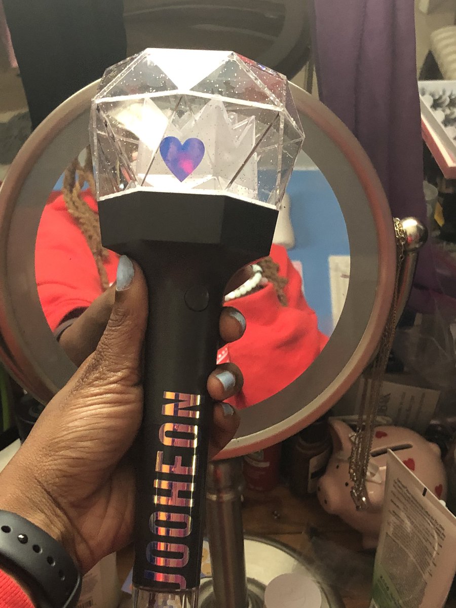 _niapierre_'s tweet photo. just finished decorating my Monsta X lightstick with decals from @moncodex https://t.co/qfCILVjQTr
