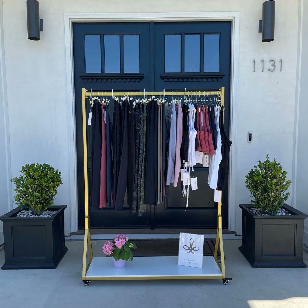 lanethix's tweet photo. Wish your house could look like this?! Well, it can! It is easier than ever to buy Lanethix! Shop our site or Amazon for fast, free shipping in the US!

#lanethix #yogafashion #yogapants #smallbusiness #align #tummycontrol #availableonamazon #activewear #yogawear #workout https://t.co/EggcCPN3ps