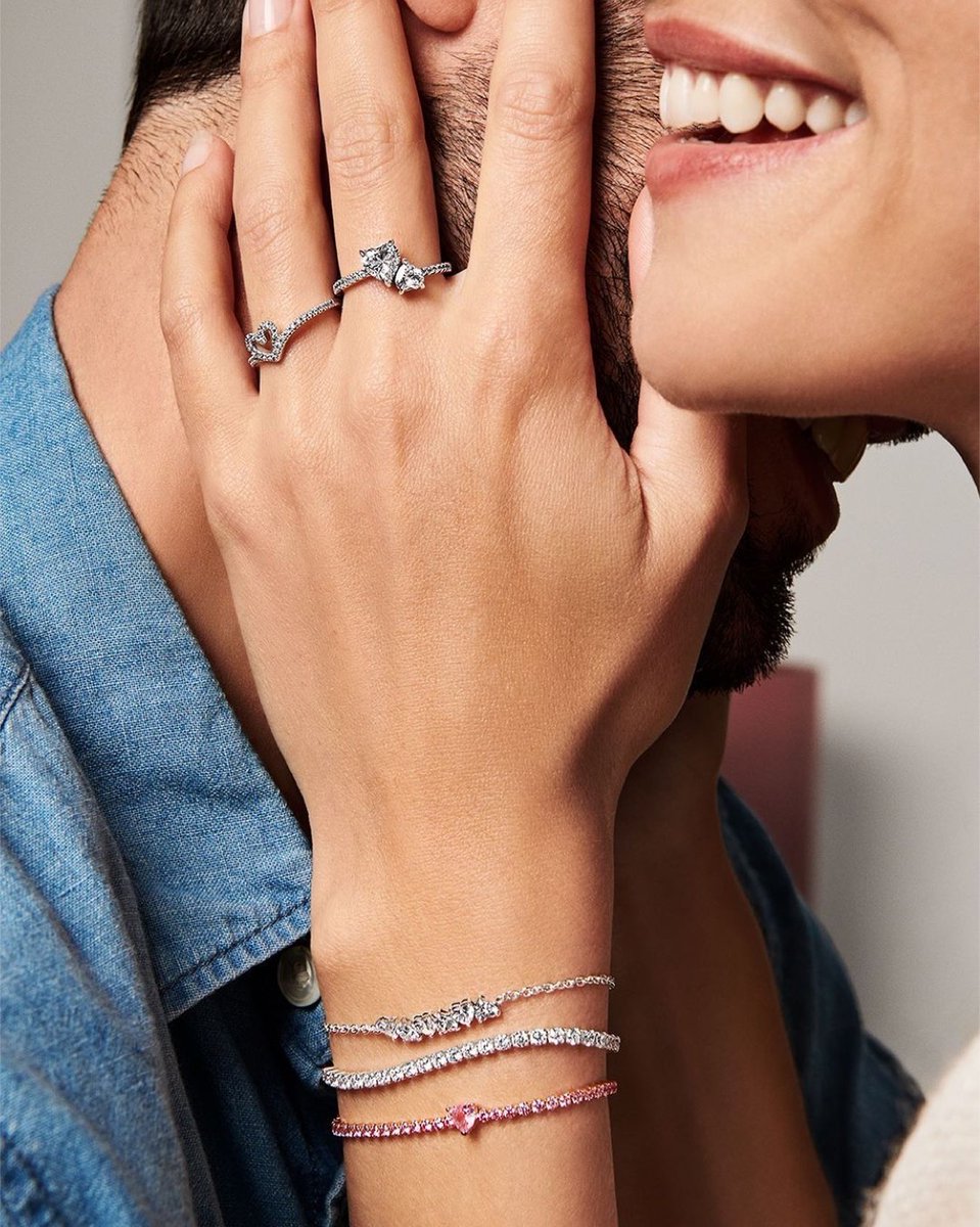 The secret to a happy spouse – timeless jewelry pieces from @theofficialpandora. ✨ Click the link in bio. bit.ly/2qrJMXe