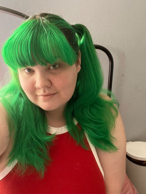 I look cute today ☺️ https://t.co/hR6TASI0rb<a href="/tag/mvsales"class="tags"><span>#mvsales</span></a>