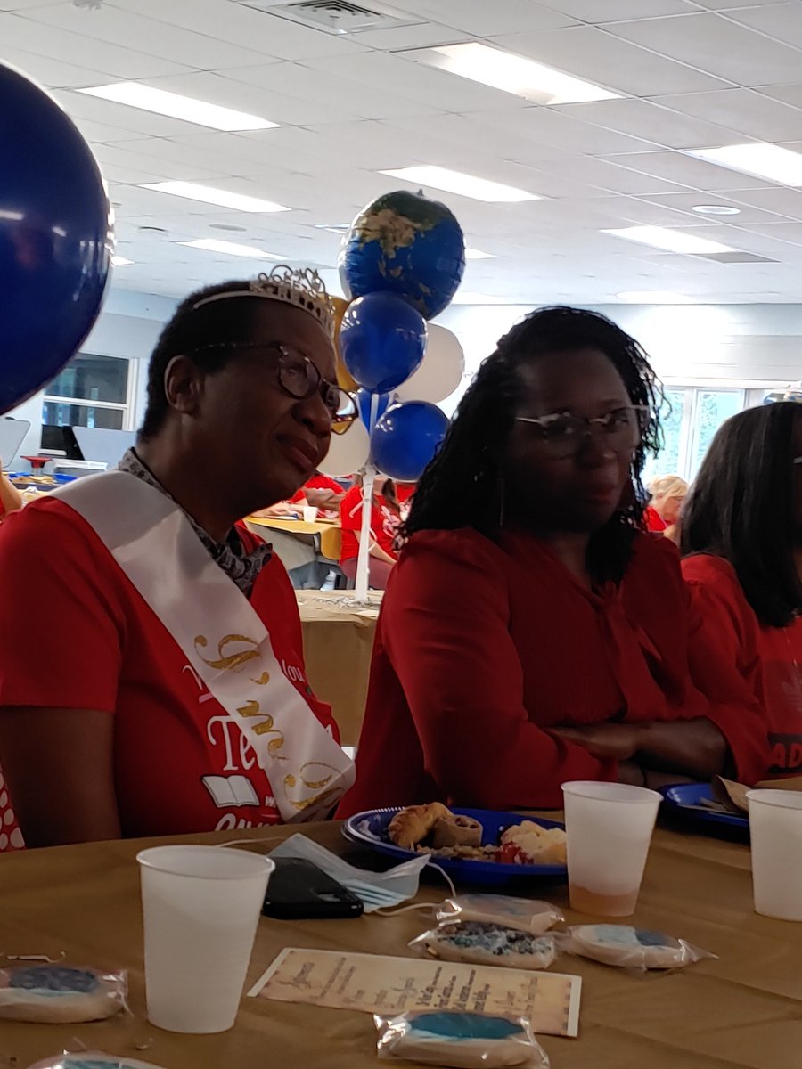SchmidtSailors's tweet photo. Celebrating not one, not two, not three but four amazing educators. Over 100 years of dedicated service to our children. https://t.co/k3HVPis25p