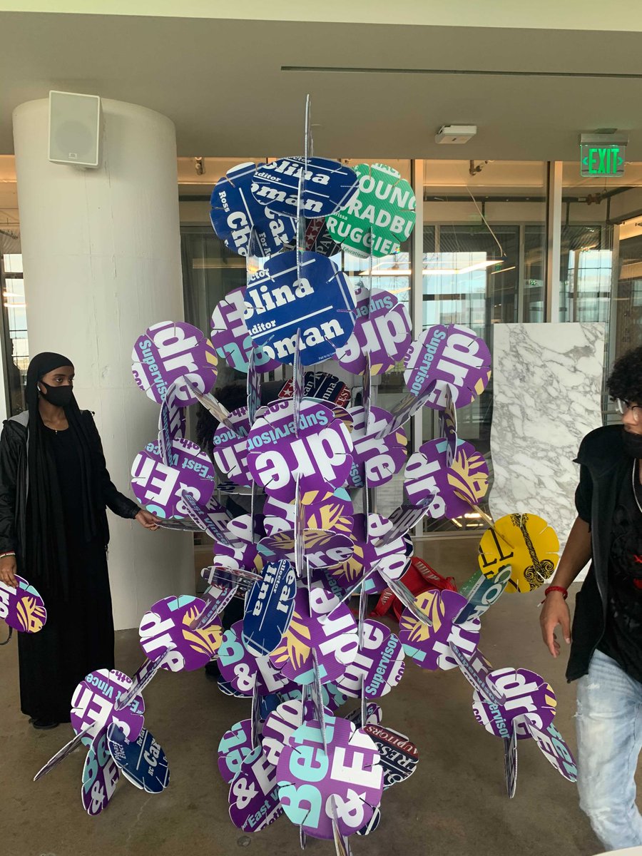 ADSK_Construct's tweet photo. We're getting crafty at the #Autodesk Boston tech center with former Patriots star @James_Develin, local high school students, and other partners. Students get to design a structure that meets a need in the community! #MakeItModular #bostech #AutodeskLife https://t.co/uPBgqjCPWZ