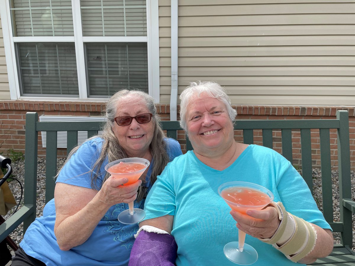StonegateHC's tweet photo. Our I Love Lucy Chocolate Factory cart included chocolates, Soda Pop, as well as a signature drink called the Juicy Lucy! Thankful to have Happy Hour out in the courtyard, so we can enjoy the sunshine! #ThemedDinner #TrilogyLiving #ILoveLucy https://t.co/ADj5JhnOlS