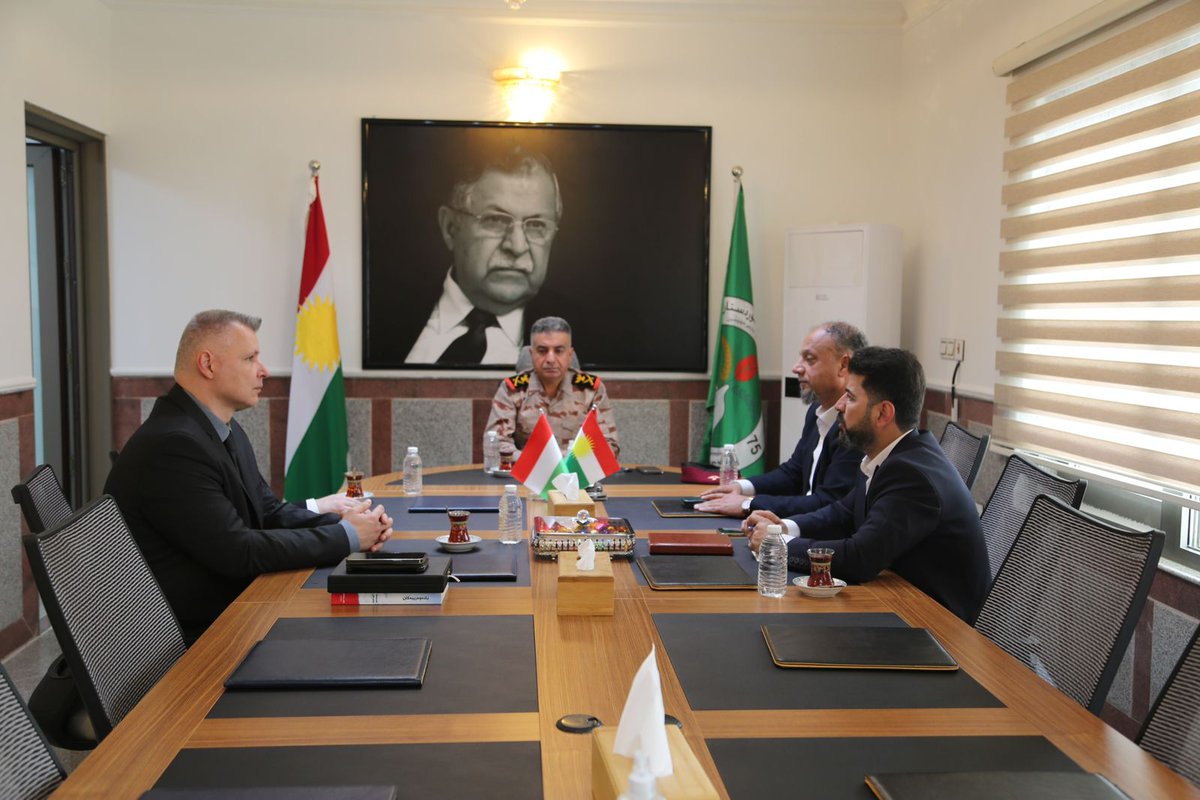 Forces70's tweet photo. Hungarian military advisors team paid a visit to the Office of Chief of Staff of the 70Forces Command &amp; met w/ Chief of Staff Staff Maj Gen Omar Salih Hassan to discuss the reform process of Peshmerga forces.

#70Forces  #Military #Hungary #ReformProcess #Peshmerga #TwitterKurds https://t.co/oBYJLCX1Ri