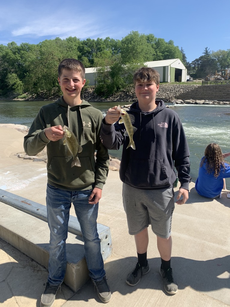 CentralCSD's tweet image. Mr. Ledbeter's class had some luck during the fishing unit at the Turkey River. Thank you to GEAR for the donation of night crawlers.