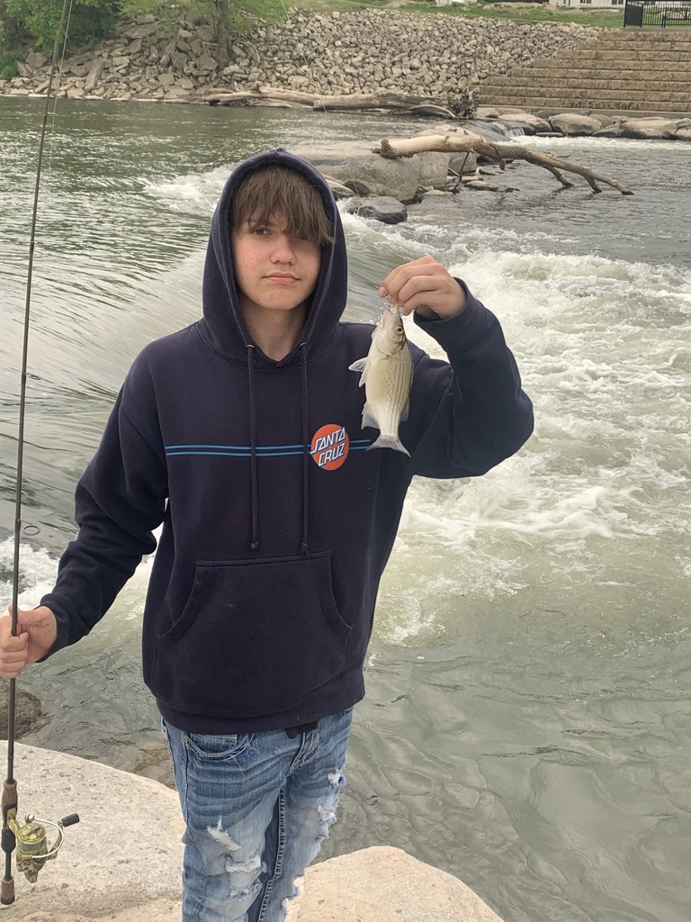 CentralCSD's tweet image. Mr. Ledbeter's class had some luck during the fishing unit at the Turkey River. Thank you to GEAR for the donation of night crawlers.
