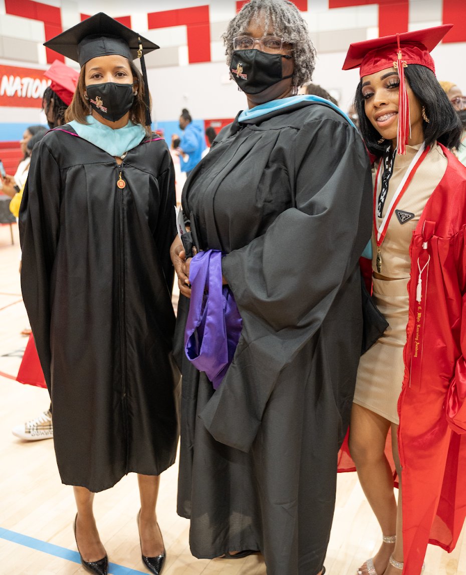 DrKSpells's tweet photo. This is why I love graduation season! https://t.co/uDtgTPw0UZ
