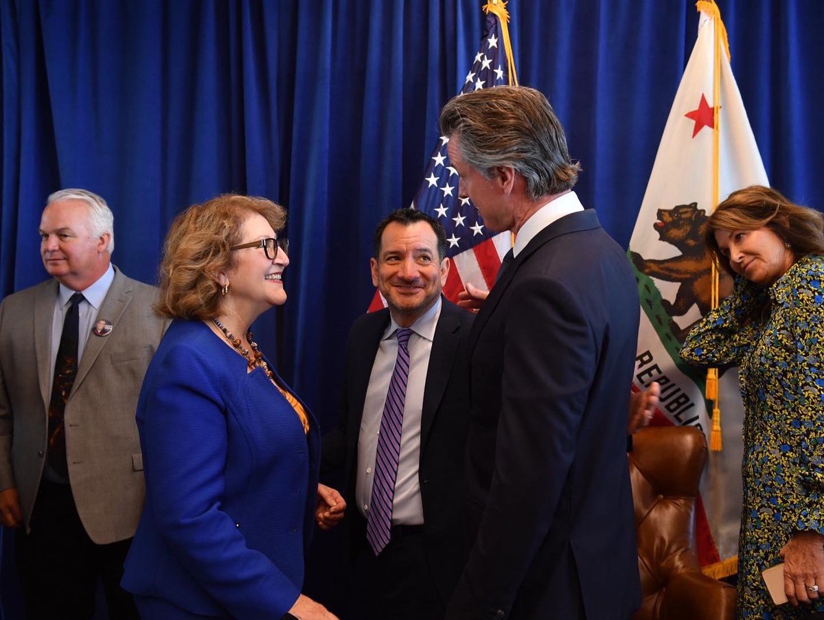 SenEloiseReyes's tweet photo. Today I joined doctors, advocates, and elected leaders to celebrate Governor @GavinNewsomβs historic signing of AB 35, which modernizes the Medical Injury Compensation Reform Act. #AB35 #MICRA
1/3 https://t.co/zL8pdVttVn