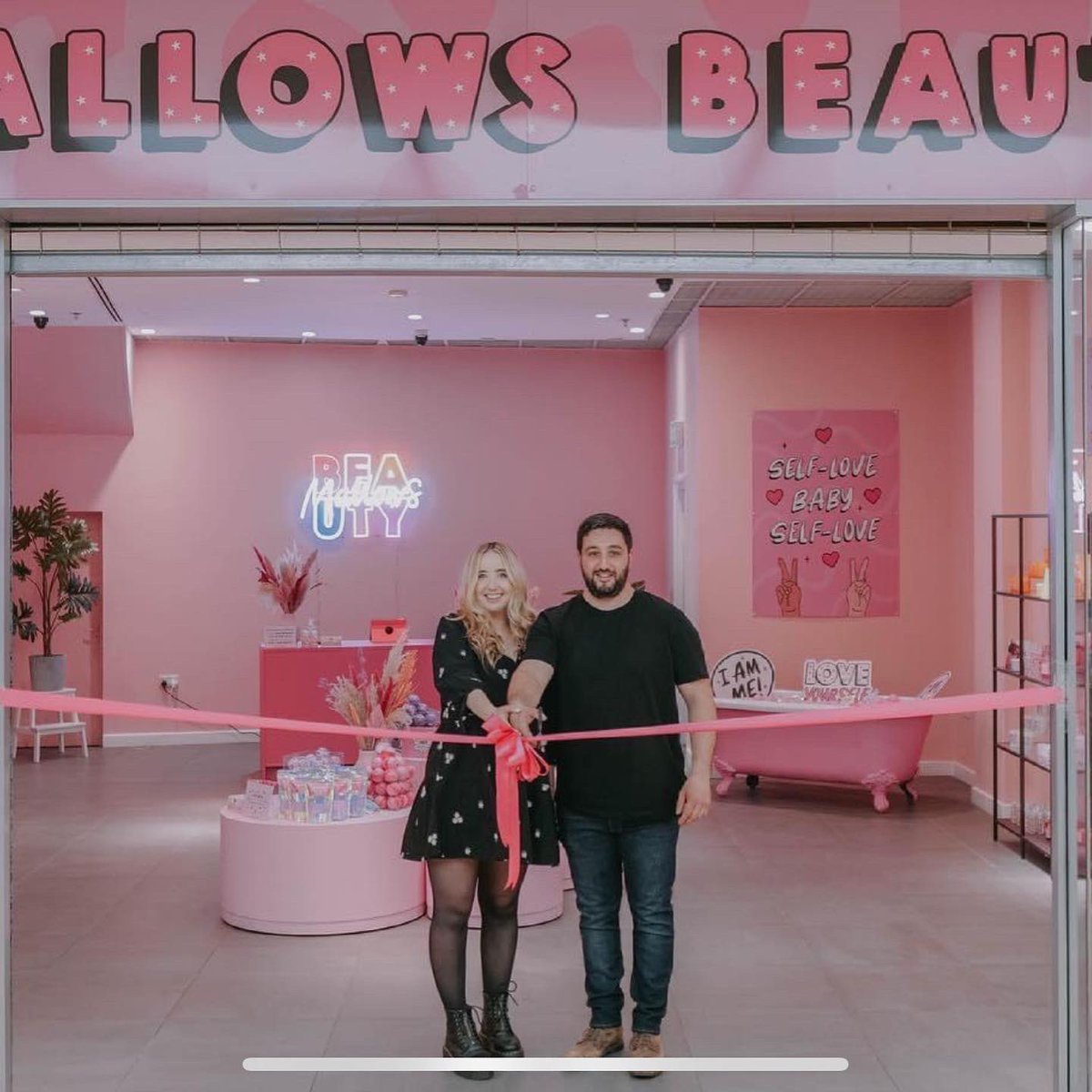 MallowsBeauty's tweet photo. How it started vs how it’s going. https://t.co/W51nF63Aj3