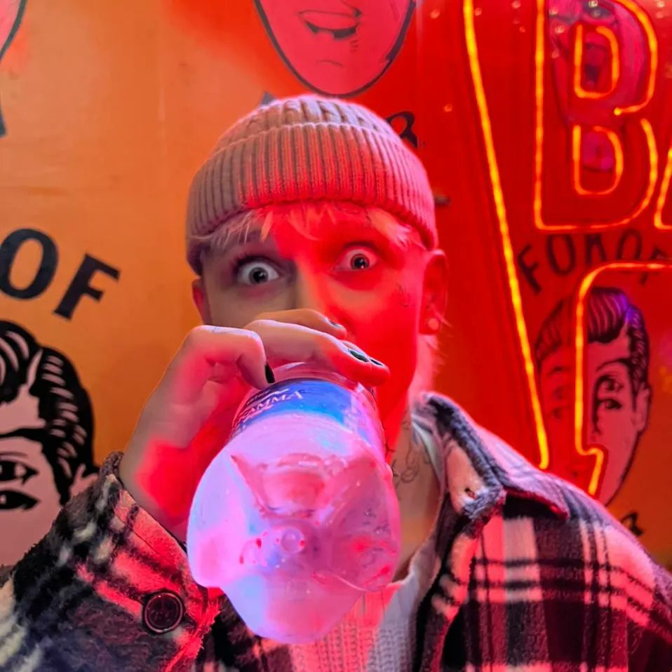 EP launch by <a href="/fokofbar/">Fokof Bar</a> 💕
eks so fokken dankbaar! 
dankie aan almal wat daar was en almal wat die EP bang! die aand is iets wat ek nooit sal vergeet nie 😭 so baie liefde.

luister sex in afrikaans hier : ffm.to/sexinafrikaans… 

#angieoeh 
#sexinafrikaans