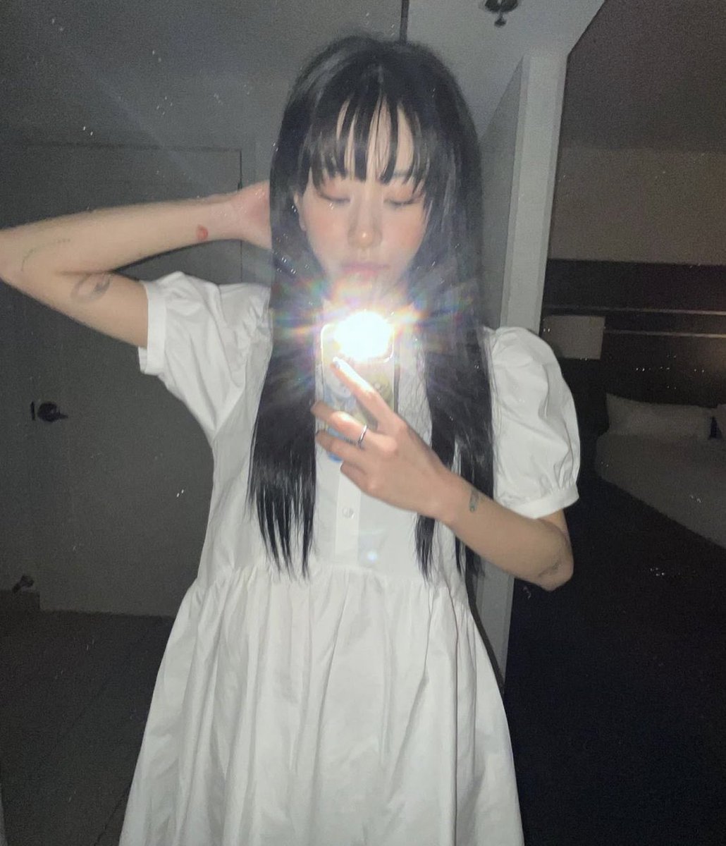 chaeyoung mirror pics <3