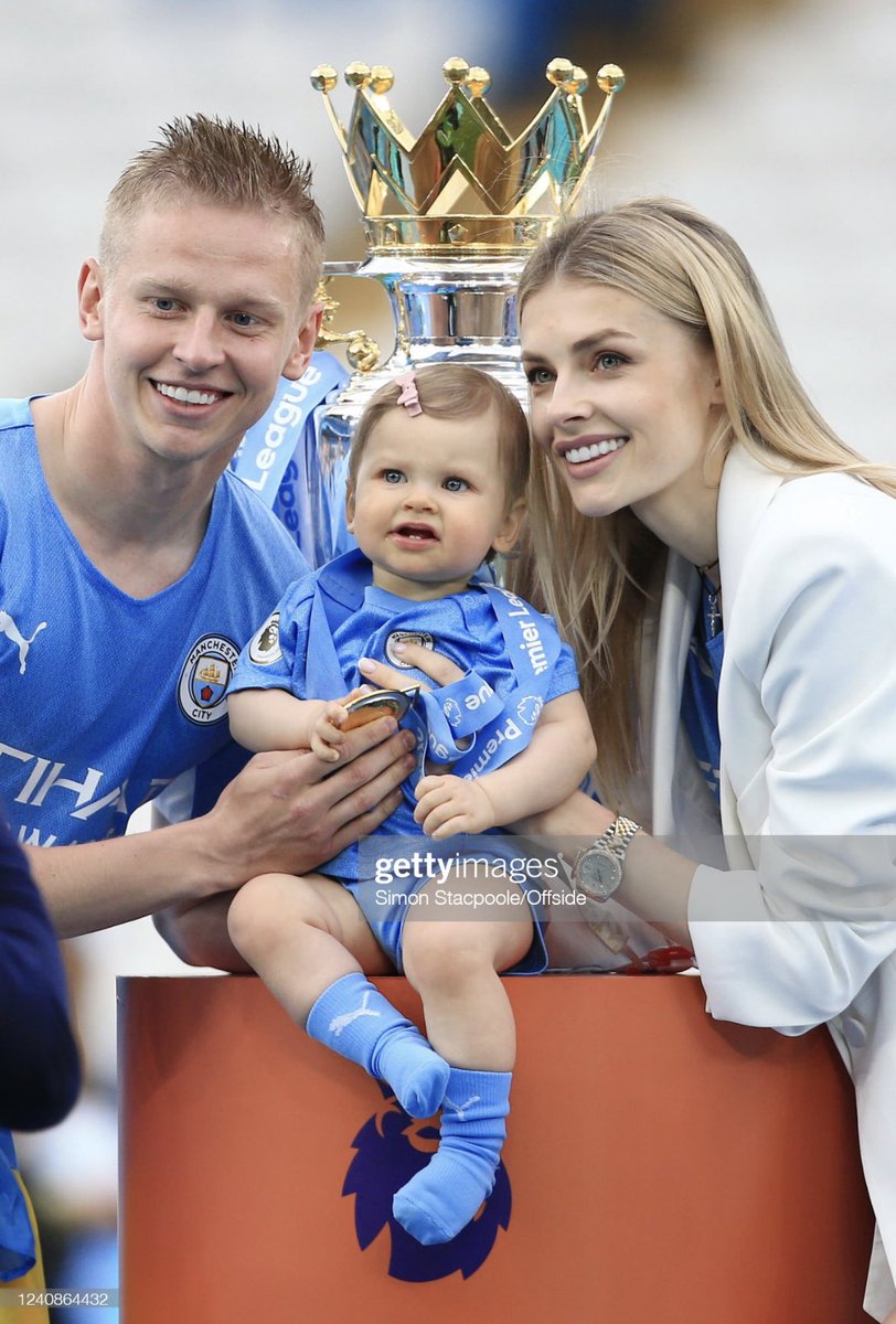FWagsKids's tweet photo. 22.05.2022
Alex Zinchenko and his family celebrate after Manchester City crowned 2021/22 Premier League champions 🏆
Pic: Simon Stacpoole/Offside/Getty Images
#alexzinchenko #oleksandrzinchenko #vladazinchenko #evazinchenko #mcfc #manchestercity #manchestercityfc #mancity https://t.co/nb847xZrqr