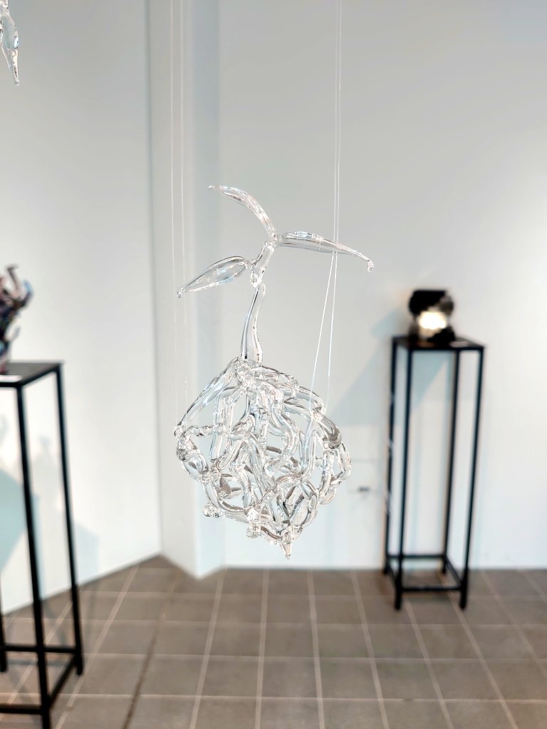 #自由制作
#工芸学科
#バーナーワーク
山や街のそこかしこに木って生えてますけど、基本上辺だけで文字通り根本は見えてないんですよね。
タイトルは「根晒し」です。