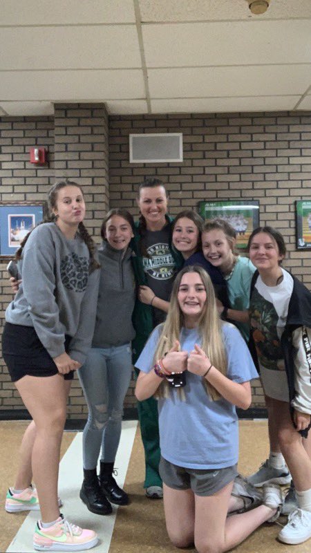 Alma_CoachW's tweet photo. Some of my @alma_middle girls… 💚💛 https://t.co/cD5ksiTrbo