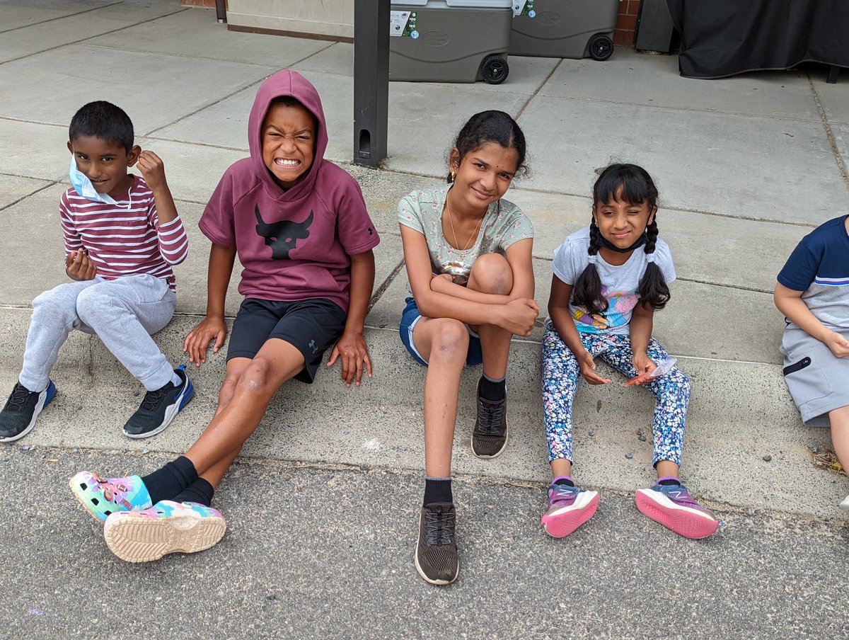 JaneenStarkey50's tweet photo. Fun day of popsicles and games with our Kindergarten Reading Buddies.  #PanthersEngaged https://t.co/J5iKdWgYZW