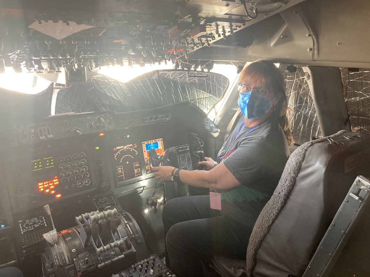 JMSKraus's tweet photo. In the SOFIA pilots seat 🙃 https://t.co/jJtpP9mYzV