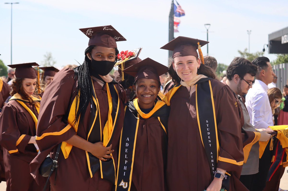 AdelphiWBB's tweet photo. We’re so proud of our grads! 🎓

Congrats @tyzheahawkinss, @ECucc, @sarah_deyo, @KaylaHall21, @jilly_licurgo and Rebecca on the conferral of your degrees today!

#classof2022 #rollcats 🐾 https://t.co/7xKUuSQMuH