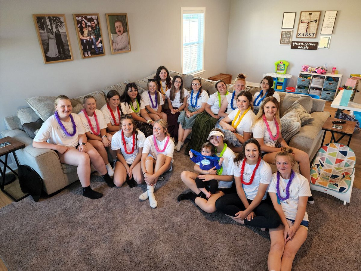 CoachA_31's tweet photo. Team dinner before Sectionals tomorrow! #TiptonLadyDevils https://t.co/o21FcjAObx