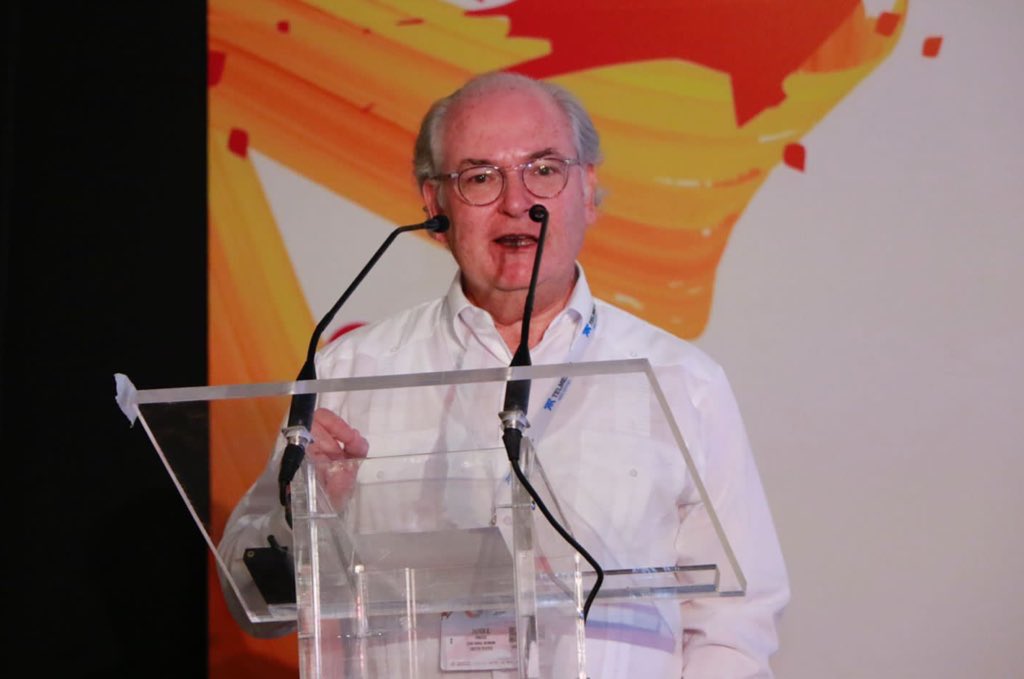 TorrucoTurismo's tweet photo. Ofrecimos conferencia de prensa con @ppincus, CEO @CCRA_Travel, sobre capacitación del destino México, destacando las bondades de la cultura, geografía, geopolítica, productos y servicios para incrementar el flujo turístico hacia nuestro país. Buenas noticias.
#TianguisTurístico https://t.co/FLirz6B8A6