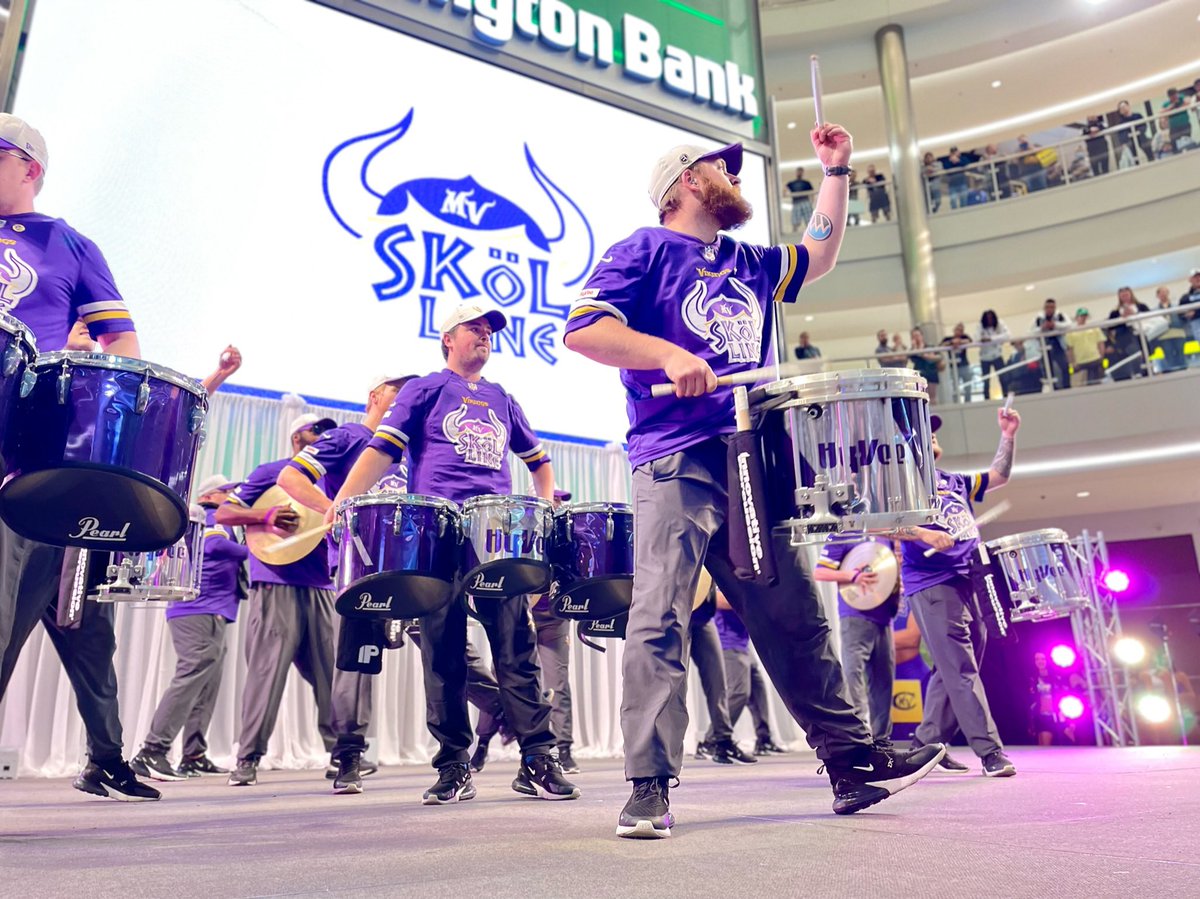 mallofamerica's tweet image. But first… let’s hear it for the @Vikings @SkolLine! 👏💜 #MVCAuditions #MVC2022