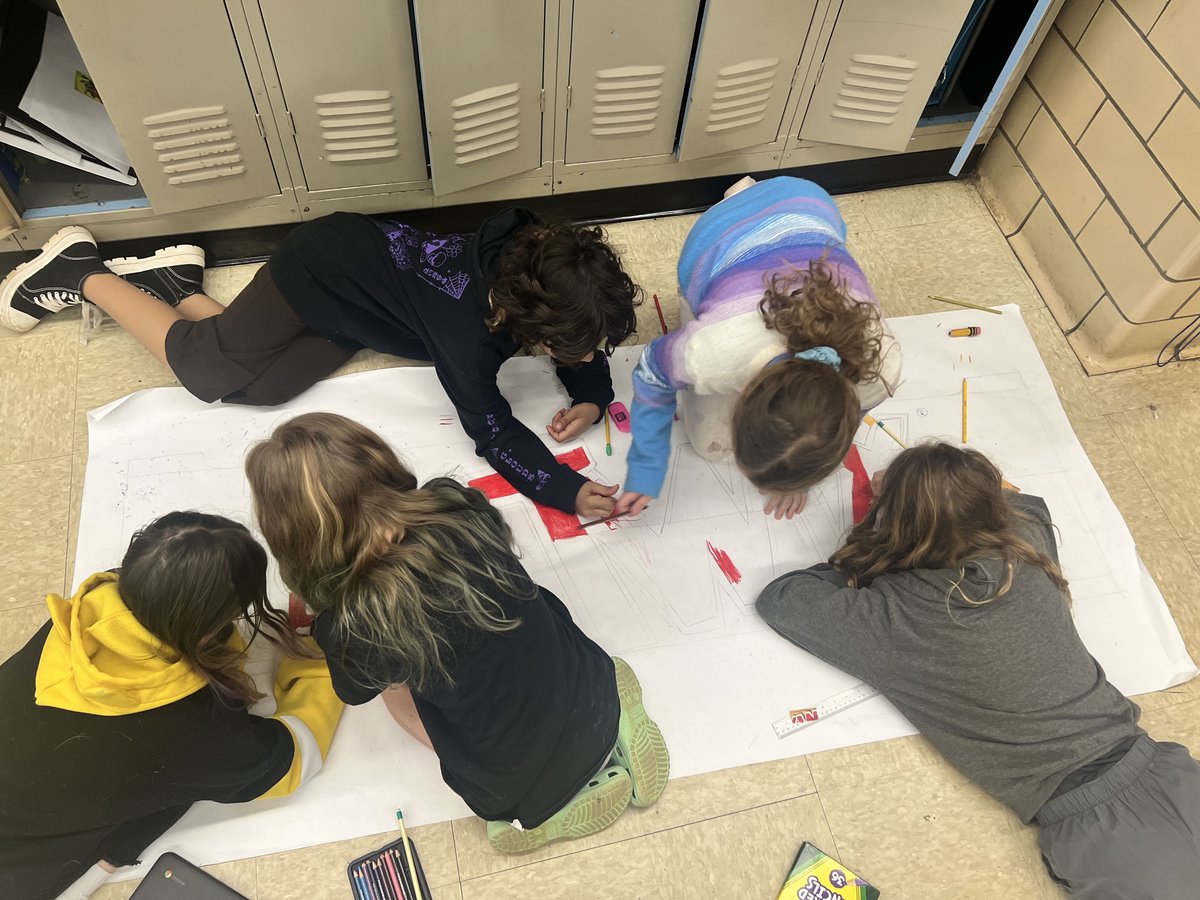BeaumontMagnet's tweet photo. Last week was our final week of #OneBookReadCity! Our fourth graders did a fun, math project with scale and their favorite candies and it sure did make us hungry! @educateknox @GlennJacobsTN @ReadCityUSA @KnoxSchools #NoPlaceLikeBMA @BMAWindyC https://t.co/E1kAY2t4ET