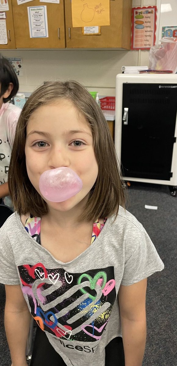 marciewarner28's tweet photo. @CentralPauline 2nd graders bubbling with fun! #wearePC #PCBuildingOurLegacy #PCStrongerTogether https://t.co/9aN1J2KOSl