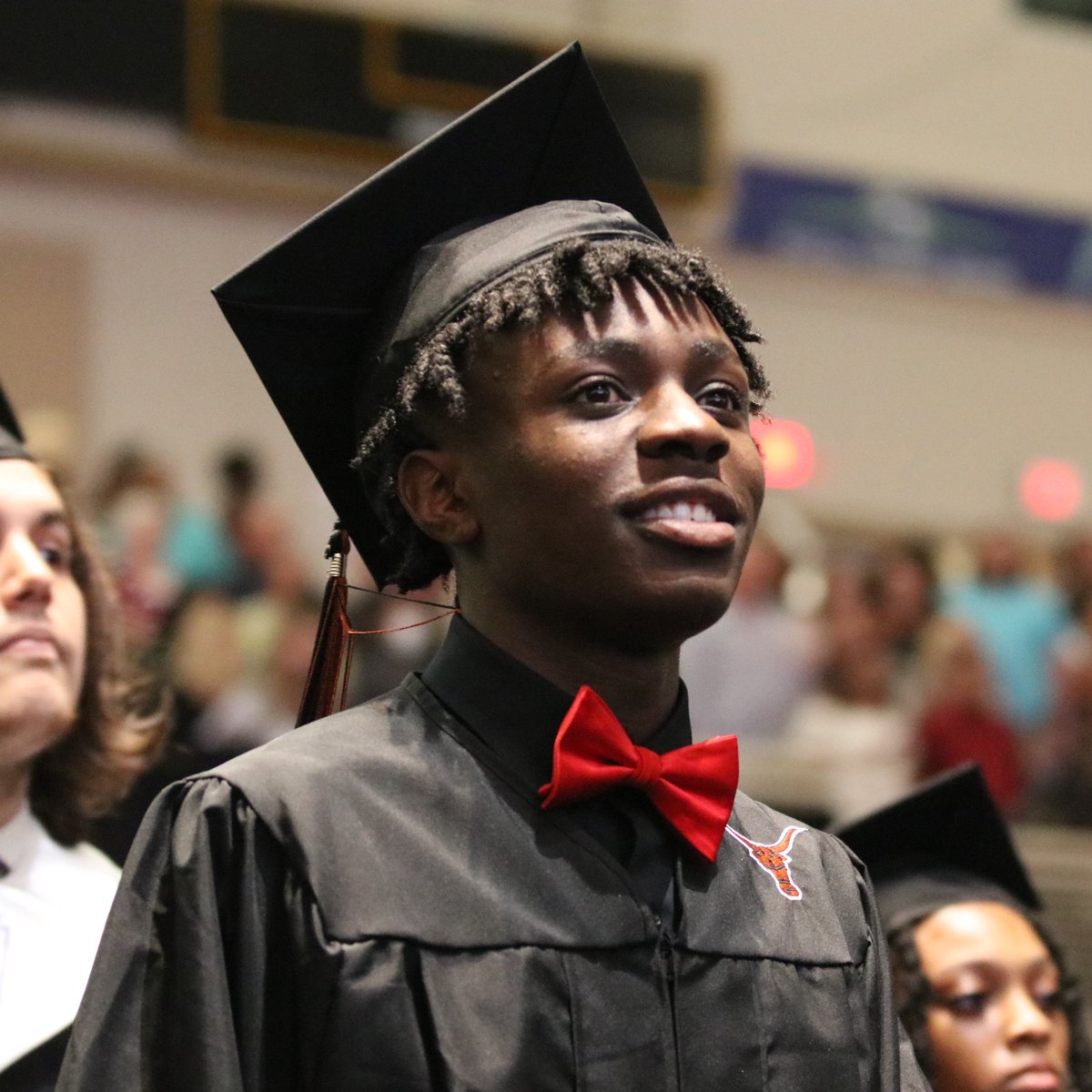CobbSchools's tweet photo. Congratulations to the @KellHighSchool Class of 2022. 🎓 

Be bold, be courageous, be your best! #cobbgrads #graduation2022 #classof2022 https://t.co/sfn9dnfSnr
